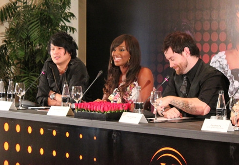 David Cook đến Việt Nam biểu diễn lần này trong chương trình 'H - Artistry 2011'. Tham gia chương trình cùng với anh còn có Alexandra Burke thần tượng âm nhạc đến từ Anh và Thanh Bùi - Top 8 thần tượng âm nhạc Úc. (Ảnh: 2sao)