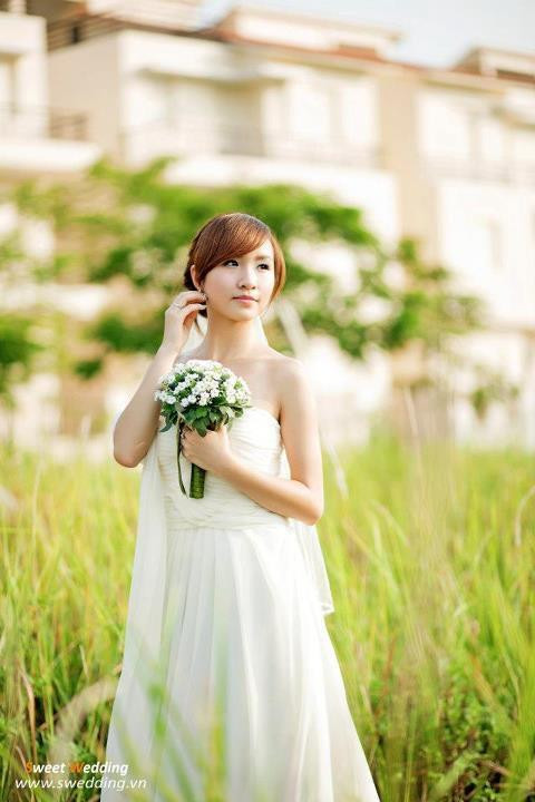 Gia đình là nền tảng vững chắc và tin cậy nhất đối với Vân, trong gia đình cô thần tượng cả bố và mẹ. Bố thường động viên, hỏi han và giúp Vân học tập, mẹ thường lắng nghe mọi tâm sự buồn vui, khuyên răn, dạy dỗ Vân bằng tất cả tình yêu. <<NỮ SINH CĐ DU LỊCH HÀ NỘI ĐẸP KHÔNG TỲ VẾT <<VẺ ĐẸP KIÊU SA CỦA HOT GIRL CĐ TRUYỀN HÌNH HÀ NỘI <<Á KHÔI CĐ TRUYỀN HÌNH TRỊNH THU THẢO ĐẸP RẠNG NGỜI ĐÓN TRUNG THU <<NỮ SINH KINH BẮC DỊU DÀNG KHOE SẮC TRONG TÀ ÁO DÀI Gia đình là nền tảng vững chắc và tin cậy nhất đối với Vân, trong gia đình cô thần tượng cả bố và mẹ. Bố thường động viên, hỏi han và giúp Vân học tập, mẹ thường lắng nghe mọi tâm sự buồn vui, khuyên răn, dạy dỗ Vân bằng tất cả tình yêu. <<NỮ SINH CĐ DU LỊCH HÀ NỘI ĐẸP KHÔNG TỲ VẾT <<VẺ ĐẸP KIÊU SA CỦA HOT GIRL CĐ TRUYỀN HÌNH HÀ NỘI <<Á KHÔI CĐ TRUYỀN HÌNH TRỊNH THU THẢO ĐẸP RẠNG NGỜI ĐÓN TRUNG THU <<NỮ SINH KINH BẮC DỊU DÀNG KHOE SẮC TRONG TÀ ÁO DÀI