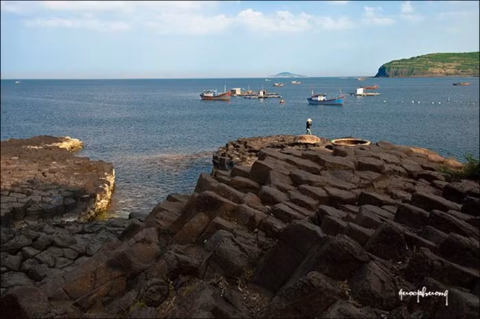 Chiều về trên bãi đá...