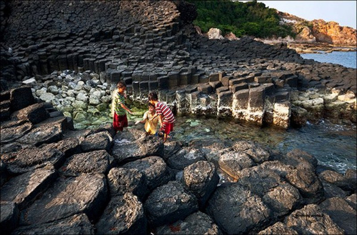 Hè về trên bãi đá gành Hè về trên bãi đá gành