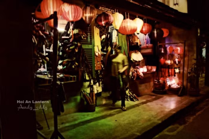 Đến với Hội An không thể không ngắm những chiếc đèn lồng vốn là biểu tượng của đất thánh Hội An.