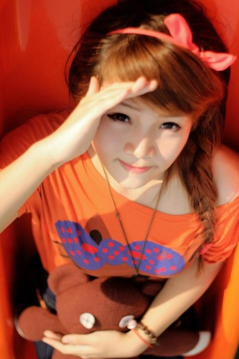 Ngoài ca hát cô còn có sở thích được chụp ảnh. Thi thoảng cô bạn nhận được lời mời tham gia chụp ảnh và đóng MV ca nhạc nhưng vẫn đang cân nhắc vì muốn tập trung vào học. <<HOA KHÔI CÁC TRƯỜNG ĐẠI HỌC <<NGÔI SAO HỌC ĐƯỜNG <<LUÂN TRÚC DIỄM - VẺ ĐẸP ĐẬM CHẤT Á ĐÔNG <<NHỮNG NỮ SINH SIÊU KUTE CỦA HỌC VIỆN CẢNH SÁT