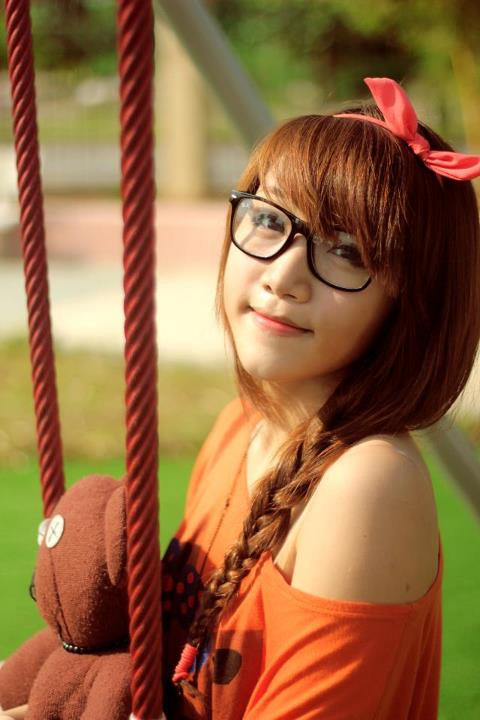 Từ nhỏ cô đã có ước mơ và niềm đam mê lớn đối với âm nhạc, và được gia đình rất ủng hộ nên cô muốn cố gắng học tập thật tốt để đi theo con đường ca hát chuyên nghiệp. <<HOA KHÔI CÁC TRƯỜNG ĐẠI HỌC <<NGÔI SAO HỌC ĐƯỜNG <<LUÂN TRÚC DIỄM - VẺ ĐẸP ĐẬM CHẤT Á ĐÔNG