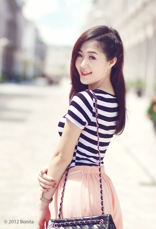 Phạm Thanh Tâm sinh năm 1992, sinh viên năm ba chuyên ngành Báo hình, Trường CĐ Truyền hình Hà Nội. <<NỮ SINH KINH BẮC DỊU DÀNG KHOE SẮC TRONG TÀ ÁO DÀI <<HOT GIRL ĐH PHƯƠNG ĐÔNG RẠNG NGỜI ĐÓN TRUNG THU <<TEEN MODEL AN PHƯƠNG "BIẾN HÓA" VỚI STYLE DỄ THƯƠNG <<NHỮNG NỮ SINH MẶC ÁO DÀI ĐẸP HƠN CẢ HOA HẬU MAI PHƯƠNG THÚY (P18)