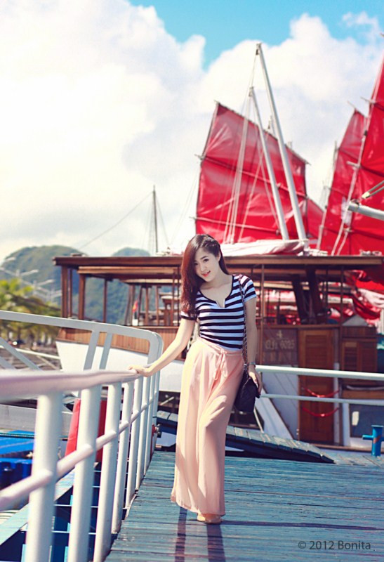 Tham gia cuộc thi IMiss Thăng Long, Thanh Tâm chia sẻ: "Điều em mong muốn nhất là được giao lưu, học hỏi để có thêm trải nghiệm, thêm tự tin trong cuộc sống và đặc biệt là muốn xem khả năng của mình đi đến đâu và học được gì sau cuộc thi..." <<NỮ SINH KINH BẮC DỊU DÀNG KHOE SẮC TRONG TÀ ÁO DÀI <<HOT GIRL ĐH PHƯƠNG ĐÔNG RẠNG NGỜI ĐÓN TRUNG THU <<TEEN MODEL AN PHƯƠNG "BIẾN HÓA" VỚI STYLE DỄ THƯƠNG <<NHỮNG NỮ SINH MẶC ÁO DÀI ĐẸP HƠN CẢ HOA HẬU MAI PHƯƠNG THÚY (P18)