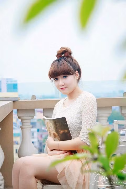 Sinh ra trong một gia đình không ai theo nghệ thuật nhưng lại được thừa hưởng năng khiếu từ ba, từ nhỏ Kiều My đã rời Thành phố Hạ Long xinh đẹp để lên Hà Nội theo học nghệ thuật và sống tự lập, cô học đàn Cello 7 năm tại Học viện âm nhạc, hiện tại đang học đàn piano, hát, múa ... tại trường. <<NỮ SINH KINH BẮC DỊU DÀNG KHOE SẮC TRONG TÀ ÁO DÀI <<HOT GIRL ĐH PHƯƠNG ĐÔNG RẠNG NGỜI ĐÓN TRUNG THU <<TEEN MODEL AN PHƯƠNG "BIẾN HÓA" VỚI STYLE DỄ THƯƠNG <<NHỮNG NỮ SINH MẶC ÁO DÀI ĐẸP HƠN CẢ HOA HẬU MAI PHƯƠNG THÚY (P18) Sinh ra trong một gia đình không ai theo nghệ thuật nhưng lại được thừa hưởng năng khiếu từ ba, từ nhỏ Kiều My đã rời Thành phố Hạ Long xinh đẹp để lên Hà Nội theo học nghệ thuật và sống tự lập, cô học đàn Cello 7 năm tại Học viện âm nhạc, hiện tại đang học đàn piano, hát, múa ... tại trường. <<NỮ SINH KINH BẮC DỊU DÀNG KHOE SẮC TRONG TÀ ÁO DÀI <<HOT GIRL ĐH PHƯƠNG ĐÔNG RẠNG NGỜI ĐÓN TRUNG THU <<TEEN MODEL AN PHƯƠNG "BIẾN HÓA" VỚI STYLE DỄ THƯƠNG <<NHỮNG NỮ SINH MẶC ÁO DÀI ĐẸP HƠN CẢ HOA HẬU MAI PHƯƠNG THÚY (P18)