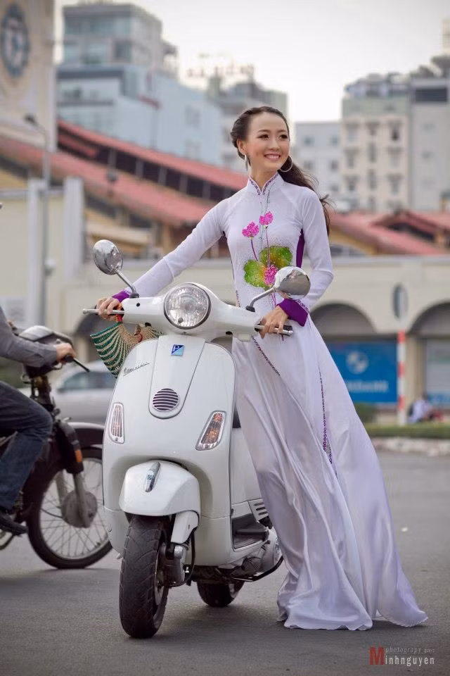 Người đẹp duyên dáng và nổi bật trên phố