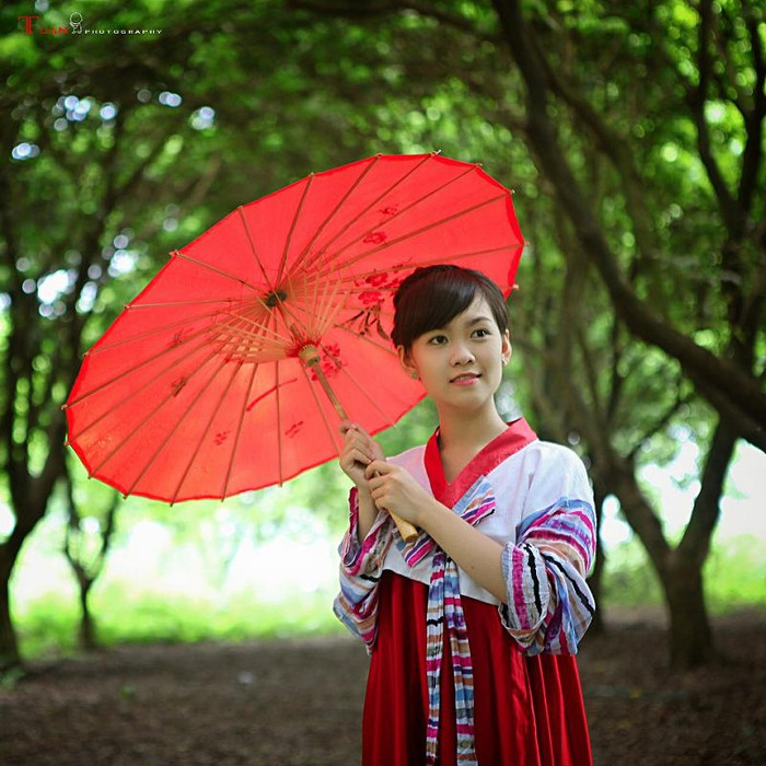 Từ nhỏ Hương Giang đã được ở với bà nên học được nhiều điều từ việc nữ công gia chánh và trở nên yêu thích lúc nào ko biết, theo Giang "những việc nấu ăn, may vá thêu thùa thì rất thú vị và hơn nữa em có thể rèn luyện tính kiên trì, sự khéo léo của mình". <<HOA KHÔI CÁC TRƯỜNG ĐẠI HỌC <<NGÔI SAO HỌC ĐƯỜNG <<VẺ ĐẸP TRONG SÁNG CỦA NỮ SINH ĐH MỸ THUẬT CÔNG NGHIỆP HÀ NỘI <<Á KHÔI ĐH LAO ĐỘNG XÃ HỘI ĐẸP LONG LANH TRÊN ĐỒNG HOA CẢI Từ nhỏ Hương Giang đã được ở với bà nên học được nhiều điều từ việc nữ công gia chánh và trở nên yêu thích lúc nào ko biết, theo Giang "những việc nấu ăn, may vá thêu thùa thì rất thú vị và hơn nữa em có thể rèn luyện tính kiên trì, sự khéo léo của mình". <<HOA KHÔI CÁC TRƯỜNG ĐẠI HỌC <<NGÔI SAO HỌC ĐƯỜNG <<VẺ ĐẸP TRONG SÁNG CỦA NỮ SINH ĐH MỸ THUẬT CÔNG NGHIỆP HÀ NỘI <<Á KHÔI ĐH LAO ĐỘNG XÃ HỘI ĐẸP LONG LANH TRÊN ĐỒNG HOA CẢI