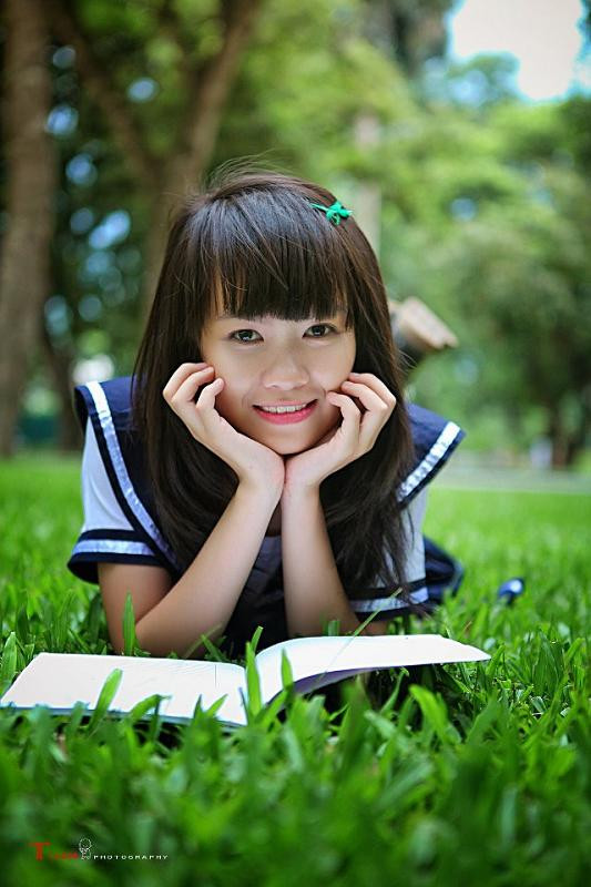 Lê Hương Giang sinh năm 1995, hiện là học sinh Trường THPT Nguyễn Tất Thành, Hà Nội. <<HOA KHÔI CÁC TRƯỜNG ĐẠI HỌC <<NGÔI SAO HỌC ĐƯỜNG <<VẺ ĐẸP TRONG SÁNG CỦA NỮ SINH ĐH MỸ THUẬT CÔNG NGHIỆP HÀ NỘI <<Á KHÔI ĐH LAO ĐỘNG XÃ HỘI ĐẸP LONG LANH TRÊN ĐỒNG HOA CẢI Lê Hương Giang sinh năm 1995, hiện là học sinh Trường THPT Nguyễn Tất Thành, Hà Nội. <<HOA KHÔI CÁC TRƯỜNG ĐẠI HỌC <<NGÔI SAO HỌC ĐƯỜNG <<VẺ ĐẸP TRONG SÁNG CỦA NỮ SINH ĐH MỸ THUẬT CÔNG NGHIỆP HÀ NỘI <<Á KHÔI ĐH LAO ĐỘNG XÃ HỘI ĐẸP LONG LANH TRÊN ĐỒNG HOA CẢI