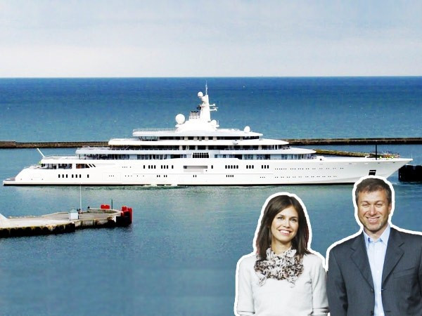 4. Eclipse Du thuyền lớn nhất thế giới của tỷ phú người Nga Roman Abramovich cũng vừa được báo cáo là đã đến London vào ngày hôm qua. Chiếc du thuyền sang trọng này dài 170m, có hai bể bơi hai sân đỗ máy bay, một rạp chiếu phim, một chiếc tàu ngầm, một hệ thống tên lửa phòng vệ và có giá lên tới 1 tỷ USD. 4. Eclipse Du thuyền lớn nhất thế giới của tỷ phú người Nga Roman Abramovich cũng vừa được báo cáo là đã đến London vào ngày hôm qua. Chiếc du thuyền sang trọng này dài 170m, có hai bể bơi hai sân đỗ máy bay, một rạp chiếu phim, một chiếc tàu ngầm, một hệ thống tên lửa phòng vệ và có giá lên tới 1 tỷ USD.