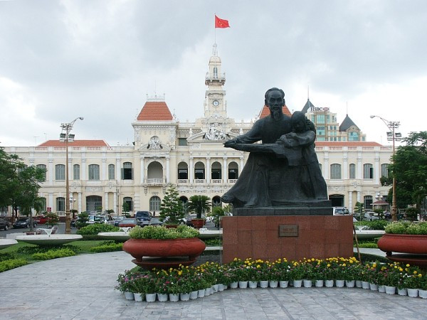 9. Việt Nam GDP: 299,2 tỷ USD (đứng thứ 42 trong số 225 quốc gia) GDP bình quân đầu người: 3.300 USD (đứng thứ 167 trong số 226 quốc gia) Lao động toàn thời gian chiếm: 20% - 29% Giống với nhiều nước châu Á, Việt Nam có một tỷ lệ cao người lao động trong ngành nông nghiệp tự cung tự cấp. Tuy nhiên, tỷ lệ việc làm trong nông nghiệp đã giảm từ khoảng 25% năm 2000 xuống còn khoảng 22% năm 2011. Cũng thời gian đó, tỷ lệ lao động trong ngành công nghiệp lại tăng từ 36% lên 40%. Điều này đã minh chứng cho sự công nghiệp hóa, hiện đại hóa nền kinh tế của đất nước. 9. Việt Nam GDP: 299,2 tỷ USD (đứng thứ 42 trong số 225 quốc gia) GDP bình quân đầu người: 3.300 USD (đứng thứ 167 trong số 226 quốc gia) Lao động toàn thời gian chiếm: 20% - 29% Giống với nhiều nước châu Á, Việt Nam có một tỷ lệ cao người lao động trong ngành nông nghiệp tự cung tự cấp. Tuy nhiên, tỷ lệ việc làm trong nông nghiệp đã giảm từ khoảng 25% năm 2000 xuống còn khoảng 22% năm 2011. Cũng thời gian đó, tỷ lệ lao động trong ngành công nghiệp lại tăng từ 36% lên 40%. Điều này đã minh chứng cho sự công nghiệp hóa, hiện đại hóa nền kinh tế của đất nước.