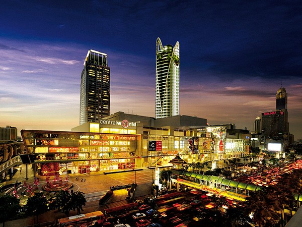 7. Thái Lan GDP: 601,4 tỷ USD (đứng thứ 24 trong số 225 quốc gia) GDP bình quân đầu người: 9.700 USD (đứng thứ 112 trong số 226 quốc gia) Lao động toàn thời gian chiếm: 20% - 29% Thái Lan có nền kinh tế phát triển nhanh. Động lực chủ yếu là xuất khẩu, chiếm gần một nửa so với GDP. Theo Ngân hàng Thế giới, Thái Lan đã có một tỷ lệ thất nghiệp ở mức dưới 2% trong phần lớn thập kỷ qua. 7. Thái Lan GDP: 601,4 tỷ USD (đứng thứ 24 trong số 225 quốc gia) GDP bình quân đầu người: 9.700 USD (đứng thứ 112 trong số 226 quốc gia) Lao động toàn thời gian chiếm: 20% - 29% Thái Lan có nền kinh tế phát triển nhanh. Động lực chủ yếu là xuất khẩu, chiếm gần một nửa so với GDP. Theo Ngân hàng Thế giới, Thái Lan đã có một tỷ lệ thất nghiệp ở mức dưới 2% trong phần lớn thập kỷ qua.