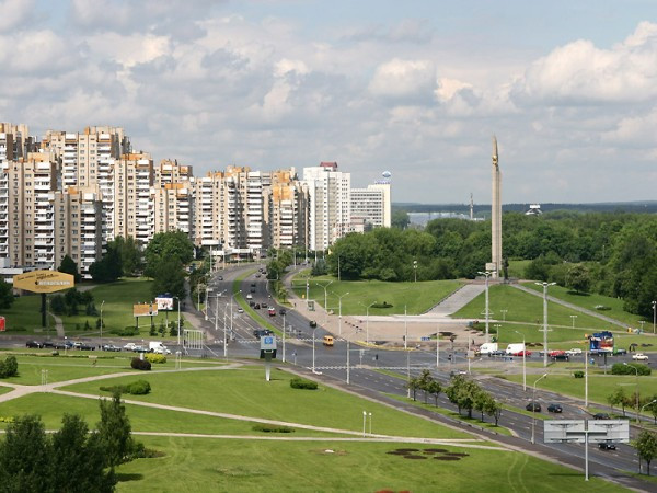 2. Belarus GDP: 141,2 tỷ USD (đứng thứ 60 trong số 225 quốc gia) GDP bình quân đầu người: 14.900 USD (đứng thứ 85 trong số 226 quốc gia) Lao động toàn thời gian chiếm: hơn 50% Tỷ lệ thất nghiệp của Belarus ở mức thấp là do tác động của chính sách trợ cấp thất nghiệp của chính phủ. Những người muốn được nhận tiền trợ cấp bắt buộc phải đăng ký tham gia xây dựng một công trình công cộng. Tuy tiền lương thấp nhưng nó cũng góp phần tạo ra việc làm cho người lao động. 2. Belarus GDP: 141,2 tỷ USD (đứng thứ 60 trong số 225 quốc gia) GDP bình quân đầu người: 14.900 USD (đứng thứ 85 trong số 226 quốc gia) Lao động toàn thời gian chiếm: hơn 50% Tỷ lệ thất nghiệp của Belarus ở mức thấp là do tác động của chính sách trợ cấp thất nghiệp của chính phủ. Những người muốn được nhận tiền trợ cấp bắt buộc phải đăng ký tham gia xây dựng một công trình công cộng. Tuy tiền lương thấp nhưng nó cũng góp phần tạo ra việc làm cho người lao động.