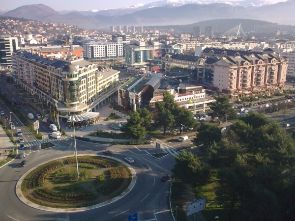 5. Montenegro GDP: 7 tỷ USD (đứng thứ 152 trong số 225 quốc gia) GDP bình quân đầu người: 11.200 USD (đứng thứ 104 trong số 226 quốc gia) Lao động toàn thời gian chiếm: hơn 50% Các ngành sản xuất lớn nhất trong nền kinh tế của Montenegro là sản xuất nhôm, chiếm 40% GDP và 80% tổng kim ngạch xuất khẩu của đất nước. Nông nghiệp và chế biến thực phẩm chiếm 15% GDP. Hiện tại, hơn 50% lực lượng lao động làm việc toàn thời gian. Con số này sẽ tăng lên khi chính phủ tiếp tục cổ phần hóa ngành công nghiệp cũng như mở rộng ngành công nghiệp du lịch. 5. Montenegro GDP: 7 tỷ USD (đứng thứ 152 trong số 225 quốc gia) GDP bình quân đầu người: 11.200 USD (đứng thứ 104 trong số 226 quốc gia) Lao động toàn thời gian chiếm: hơn 50% Các ngành sản xuất lớn nhất trong nền kinh tế của Montenegro là sản xuất nhôm, chiếm 40% GDP và 80% tổng kim ngạch xuất khẩu của đất nước. Nông nghiệp và chế biến thực phẩm chiếm 15% GDP. Hiện tại, hơn 50% lực lượng lao động làm việc toàn thời gian. Con số này sẽ tăng lên khi chính phủ tiếp tục cổ phần hóa ngành công nghiệp cũng như mở rộng ngành công nghiệp du lịch.