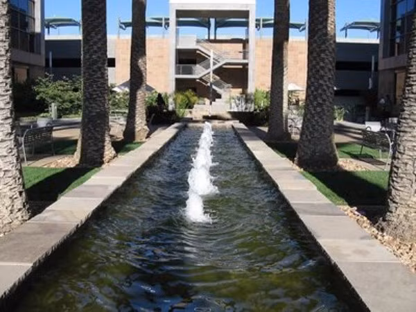 6. Intuit Mức lương trung bình: 110.575 USD Công việc trả lương cao nhất: Giám đốc sản xuất cao cấp (134.525 USD) Công việc lương thấp nhất: Nhân viên phát triển (61.161 USD)