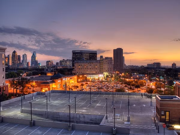 6. Dallas GMP: 401 tỷ USD So sánh với các quốc gia khác: GDP của Venezuela: 318 tỷ USD GDP của Hy Lạp: 299 tỷ USD GDP của Malaysia: 279 tỷ USD