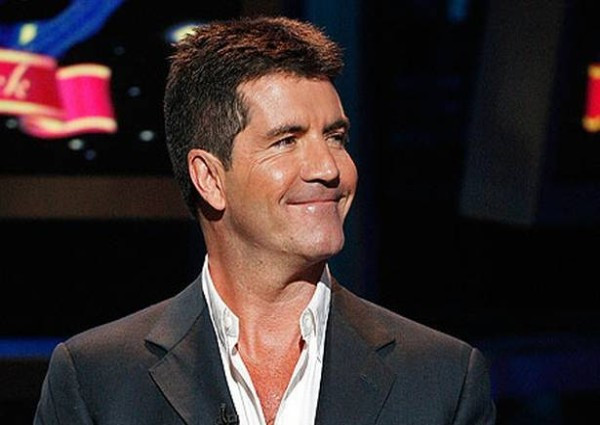 10. Simon Cowell Năm 2009, ông trùm Got Talent Simon Cowell đã không ngại ngần bỏ ra số tiền khoảng 1,6 triệu USD cho tiệc sinh nhật lầ thứ 50 của mình. Khoảng 400 khách mời được đưa đến căn biệt thự ở Wrotham Park bằng xe limo bọc thép và ăn tối với tôm sú, tôm hùm, súp gà ưa thích, cá và khoai tây chiên và bánh táo. Ông còn chuẩn bị thêm một bể cá mập nhằm tạo sự bất ngờ cho các vị khách. 10. Simon Cowell Năm 2009, ông trùm Got Talent Simon Cowell đã không ngại ngần bỏ ra số tiền khoảng 1,6 triệu USD cho tiệc sinh nhật lầ thứ 50 của mình. Khoảng 400 khách mời được đưa đến căn biệt thự ở Wrotham Park bằng xe limo bọc thép và ăn tối với tôm sú, tôm hùm, súp gà ưa thích, cá và khoai tây chiên và bánh táo. Ông còn chuẩn bị thêm một bể cá mập nhằm tạo sự bất ngờ cho các vị khách.