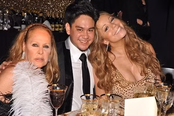 6. Hoàng tử Azim Không chịu thua kém cha mình, Hoàng tử Azim đã tổ chức tiệc sinh nhật xa hoa cùng với người thân ở khách sạn Stapleford Park. Bữa tiệc có sự tham dự của hai ca sĩ nổi tiếng là Sophia Loren, Mariah Carey và đã được tờ Telegraph ca ngợi là bữa tiệc lớn nhất ở Anh trong năm 2009. Mặc dù gia đình hoàng gia không tiết lộ chi phí nhưng có tin đồn rằng Azim đã hoang phí hơn 100.000 USD chỉ để mua hoa hồng trắng.