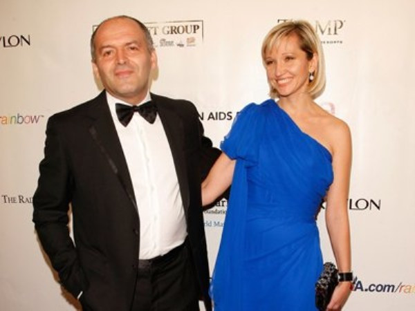 7. Victor Pinchuk Ông trùm ngành thép của Ukraina đã tiêu 6,6 triệu USD trong đêm sinh nhật lần thứ 50 của mình vào tháng 12/2010 tại khu trượt tuyết Courchevel (Pháp). Pinchuk thuê đầu bếp Pháp Alain Ducasse nấu ăn cho hơn 300 khách mời, thưởng thức những loại rượu ngon nhất thế giới và tổ chức bắn pháo hoa chúc mừng sinh nhật. 7. Victor Pinchuk Ông trùm ngành thép của Ukraina đã tiêu 6,6 triệu USD trong đêm sinh nhật lần thứ 50 của mình vào tháng 12/2010 tại khu trượt tuyết Courchevel (Pháp). Pinchuk thuê đầu bếp Pháp Alain Ducasse nấu ăn cho hơn 300 khách mời, thưởng thức những loại rượu ngon nhất thế giới và tổ chức bắn pháo hoa chúc mừng sinh nhật.