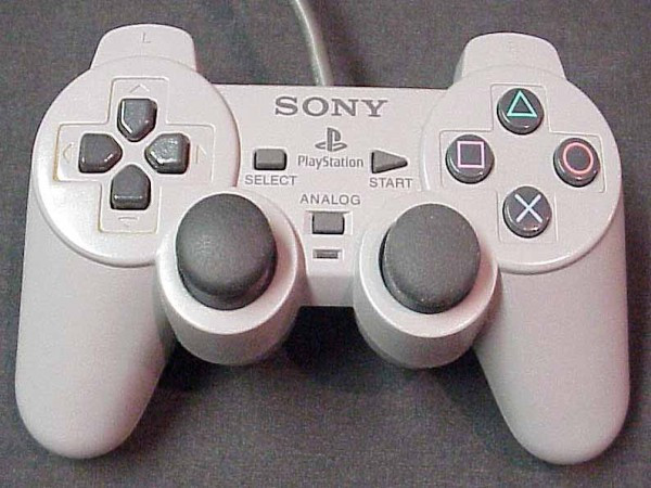10. Máy chơi game PlayStation Doanh số bán hàng: hơn 300 triệu máy Công ty mẹ: Sony Phiên bản đầu tiên được phát hành vào năm 1995 là bước đột phá của nhà sản xuất điện tử Sony vào lĩnh vực video game. 5 năm sau khi PlayStation đầu tiên được phát hành, Sony đã bắt đầu bán máy chơi game PlayStation 2 và trở thành máy điều khiển trò chơi phổ biến nhất của mọi thời đại với hơn 150 triệu chiếc được bán vào đầu năm 2011. PlayStation 3 tung ra thị trường vào năm 2006 tuy không thành công nhưng cũng bán được hơn 300 triệu chiếc. PlayStation đã được hỗ trợ bởi nhiều thương hiệu trò chơi phổ biến, bao gồm cả Final Fantasy, Grand Theft Auto và Gran Turismo. 10. Máy chơi game PlayStation Doanh số bán hàng: hơn 300 triệu máy Công ty mẹ: Sony Phiên bản đầu tiên được phát hành vào năm 1995 là bước đột phá của nhà sản xuất điện tử Sony vào lĩnh vực video game. 5 năm sau khi PlayStation đầu tiên được phát hành, Sony đã bắt đầu bán máy chơi game PlayStation 2 và trở thành máy điều khiển trò chơi phổ biến nhất của mọi thời đại với hơn 150 triệu chiếc được bán vào đầu năm 2011. PlayStation 3 tung ra thị trường vào năm 2006 tuy không thành công nhưng cũng bán được hơn 300 triệu chiếc. PlayStation đã được hỗ trợ bởi nhiều thương hiệu trò chơi phổ biến, bao gồm cả Final Fantasy, Grand Theft Auto và Gran Turismo.