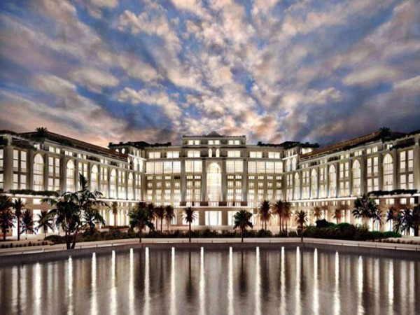 1. Palazzo Versace (Dubai, UAE) Nằm tại làng Quốc gia ở Dubai, với chi phí xây dựng tổng cộng 626 triệu USD, Palazzo Versace được coi là một trong những khách sạn sang trọng đắt tiền nhất ra mắt năm 2012. Toàn bộ khách sạn bao gồm 214 phòng và các dãy phòng. Ngoài ra, khách sạn còn có nhà hàng Ý, phòng tập thể dục được trang bị đầy đủ, khu spa, bể bơi trong nhà và ngoài trời. Hơn nữa, Palazzo Versace còn cung cấp dịch vụ hướng dẫn khách 24/24 và một hồ bơi rộng 820 m2 ở vùng đầm phá. 1. Palazzo Versace (Dubai, UAE) Nằm tại làng Quốc gia ở Dubai, với chi phí xây dựng tổng cộng 626 triệu USD, Palazzo Versace được coi là một trong những khách sạn sang trọng đắt tiền nhất ra mắt năm 2012. Toàn bộ khách sạn bao gồm 214 phòng và các dãy phòng. Ngoài ra, khách sạn còn có nhà hàng Ý, phòng tập thể dục được trang bị đầy đủ, khu spa, bể bơi trong nhà và ngoài trời. Hơn nữa, Palazzo Versace còn cung cấp dịch vụ hướng dẫn khách 24/24 và một hồ bơi rộng 820 m2 ở vùng đầm phá.