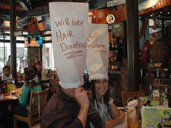 2. Dick’s Last Resort Ấn tượng đầu tiên của thực khách khi đến nhà hàng này là sự khiếm nhã và cư xử thô lỗ của nhân viên. Nhiệm vụ của khách hàng là phải chỉnh đốn họ để họ trở nên thân thiện và cư xử đúng đắn. Dick’s Last Resort hiện đang có mặt ở 9 bang của nước Mỹ. 2. Dick’s Last Resort Ấn tượng đầu tiên của thực khách khi đến nhà hàng này là sự khiếm nhã và cư xử thô lỗ của nhân viên. Nhiệm vụ của khách hàng là phải chỉnh đốn họ để họ trở nên thân thiện và cư xử đúng đắn. Dick’s Last Resort hiện đang có mặt ở 9 bang của nước Mỹ.