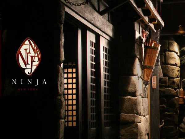 12. Ninja NY (New York) Những người phục vụ của nhà hàng là các ninja mang đậm nét đặc trưng của Nhật Bản thời phong kiến. Lối vào nhà hàng cũng là một ngõ nhỏ đầy bóng tối và được bủa vây bởi một đội quân ninja. Nhà hàng Ninja NY cung cấp các món ăn của Nhật, Mỹ, Pháp và đặc biệt là món ăn của ninja mang tên Katana. 12. Ninja NY (New York) Những người phục vụ của nhà hàng là các ninja mang đậm nét đặc trưng của Nhật Bản thời phong kiến. Lối vào nhà hàng cũng là một ngõ nhỏ đầy bóng tối và được bủa vây bởi một đội quân ninja. Nhà hàng Ninja NY cung cấp các món ăn của Nhật, Mỹ, Pháp và đặc biệt là món ăn của ninja mang tên Katana.