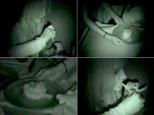 9. Opaque Opaque là nhà hàng mà thực khách sẽ thưởng thức món ăn trong bóng tối. Kiểu ăn này xuất phát từ các nước châu Âu nhưng ở Mỹ thì Opaque là nhà hàng đầu tiên. Khách hàng sẽ gọi món trong một căn phòng đủ ánh sáng trước khi được dẫn vào phòng tối đen. Việc ăn ở phòng tối sẽ giúp cho thực khách tập trung vào việc cảm nhận món ăn hơn là nhìn vẻ ngoài bắt mắt của nó. 9. Opaque Opaque là nhà hàng mà thực khách sẽ thưởng thức món ăn trong bóng tối. Kiểu ăn này xuất phát từ các nước châu Âu nhưng ở Mỹ thì Opaque là nhà hàng đầu tiên. Khách hàng sẽ gọi món trong một căn phòng đủ ánh sáng trước khi được dẫn vào phòng tối đen. Việc ăn ở phòng tối sẽ giúp cho thực khách tập trung vào việc cảm nhận món ăn hơn là nhìn vẻ ngoài bắt mắt của nó.