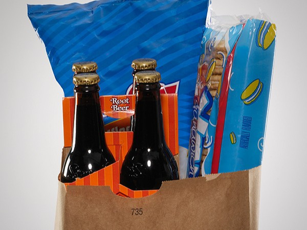 10. Đồ ăn mang theo Tại thế vận hội, giá cả các mặt hàng đắt hơn bình thường. Một chai Heneiken 30ml có giá là 4,2 bảng (6,5 USD), một đĩa cơm cà ri giá 8,5 bảng (13,15 USD), một chai nước được mua với giá 1,6 bảng (2,5 USD). Vì thế, mọi người thường mang theo đồ ăn. Tuy nhiên, điều này sẽ bị hạn chế bởi ban tổ chức muốn đem lại lợi nhuận cho các nhà tài trợ như Coca-Cola, McDonald, Cadbury… 10. Đồ ăn mang theo Tại thế vận hội, giá cả các mặt hàng đắt hơn bình thường. Một chai Heneiken 30ml có giá là 4,2 bảng (6,5 USD), một đĩa cơm cà ri giá 8,5 bảng (13,15 USD), một chai nước được mua với giá 1,6 bảng (2,5 USD). Vì thế, mọi người thường mang theo đồ ăn. Tuy nhiên, điều này sẽ bị hạn chế bởi ban tổ chức muốn đem lại lợi nhuận cho các nhà tài trợ như Coca-Cola, McDonald, Cadbury…