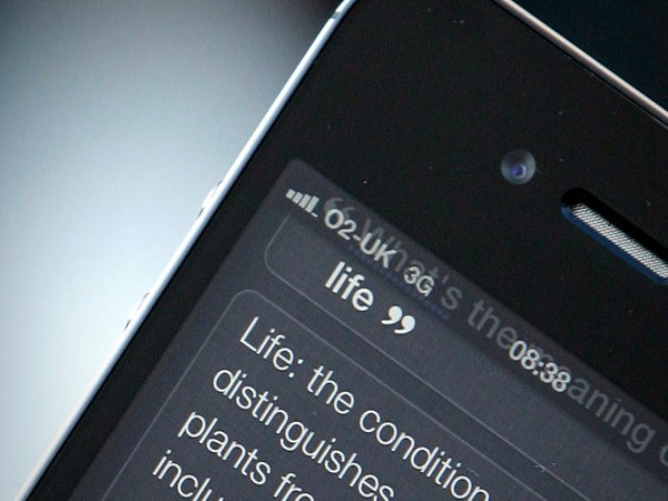 1. Thiết bị kết nối Internet không dây Mặc dù máy tính bảng và điện thoại thông minh vẫn được phép sử dụng trong các địa điểm thi đấu nhưng chúng sẽ không thể kết nối được với Internet. Ban tổ chức cho rằng hệ thống Internet không dây của London có khả năng bị tắc nghẽn trong các sự kiện lớn nên đã ra lệnh cấm các thiết bị kết nối Internet không dây (Wifi, 3G) trong thời gian tổ chức Olympic. 1. Thiết bị kết nối Internet không dây Mặc dù máy tính bảng và điện thoại thông minh vẫn được phép sử dụng trong các địa điểm thi đấu nhưng chúng sẽ không thể kết nối được với Internet. Ban tổ chức cho rằng hệ thống Internet không dây của London có khả năng bị tắc nghẽn trong các sự kiện lớn nên đã ra lệnh cấm các thiết bị kết nối Internet không dây (Wifi, 3G) trong thời gian tổ chức Olympic.