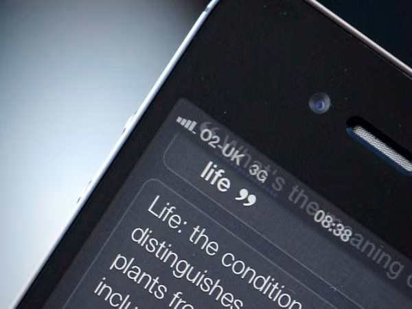 1. Thiết bị kết nối Internet không dây Mặc dù máy tính bảng và điện thoại thông minh vẫn được phép sử dụng trong các địa điểm thi đấu nhưng chúng sẽ không thể kết nối được với Internet. Ban tổ chức cho rằng hệ thống Internet không dây của London có khả năng bị tắc nghẽn trong các sự kiện lớn nên đã ra lệnh cấm các thiết bị kết nối Internet không dây (Wifi, 3G) trong thời gian tổ chức Olympic.