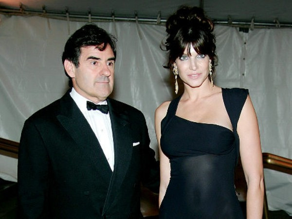 2. Stephanie Seymour Seymour là một cựu siêu mẫu, người đã xuất hiện rất nhiều trên trang bìa của Vogue và tạp chí Sports với những bộ bikini nóng bỏng. Cô cũng xuất hiện trên truyền hình và phim ảnh. Cô đã tái hợp với tỷ phú 64 tuổi Peter Brant sau những lùm xùm trong chuyện tình cảm vài năm trước. 2. Stephanie Seymour Seymour là một cựu siêu mẫu, người đã xuất hiện rất nhiều trên trang bìa của Vogue và tạp chí Sports với những bộ bikini nóng bỏng. Cô cũng xuất hiện trên truyền hình và phim ảnh. Cô đã tái hợp với tỷ phú 64 tuổi Peter Brant sau những lùm xùm trong chuyện tình cảm vài năm trước.