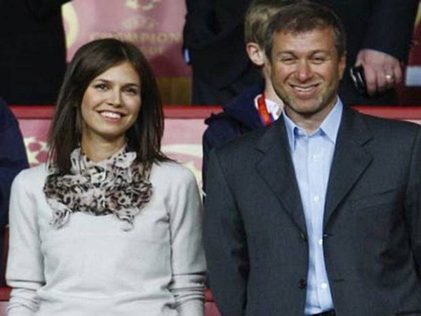 1. Dasha Zhukova Dasha là một doanh nhân tuyệt đẹp, biên tập tạp chí và nhà thiết kế thời trang. Cô mở một bảo tàng nghệ thuật đương đại và nhãn hiệu thời trang của cô gần đây đã công bố một sự hợp tác với hãng thời trang Urban Outfitters. Hiện tại, Zhukova đang hẹn hò với tỷ phú người Nga Roman Abramovich, một trong những người giàu nhất thế giới. 1. Dasha Zhukova Dasha là một doanh nhân tuyệt đẹp, biên tập tạp chí và nhà thiết kế thời trang. Cô mở một bảo tàng nghệ thuật đương đại và nhãn hiệu thời trang của cô gần đây đã công bố một sự hợp tác với hãng thời trang Urban Outfitters. Hiện tại, Zhukova đang hẹn hò với tỷ phú người Nga Roman Abramovich, một trong những người giàu nhất thế giới.