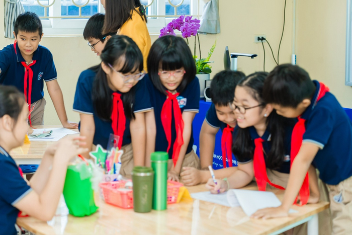 Học sinh Trường Tiểu học Đoàn Thị Điểm - Hà Nội trong giờ học. Đoàn Thị Điểm2.png