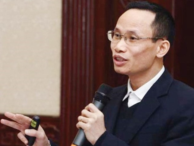 TS. Cấn Văn Lực, Giám đốc Trung tâm đào tạo Ngân hàng BIDV: “Trên thị trường có hiện tượng ngân hàng chạy theo doanh số, số lượng dẫn đến số lượng thẻ nhiều nhưng sử dụng ít". TS. Cấn Văn Lực, Giám đốc Trung tâm đào tạo Ngân hàng BIDV: “Trên thị trường có hiện tượng ngân hàng chạy theo doanh số, số lượng dẫn đến số lượng thẻ nhiều nhưng sử dụng ít".