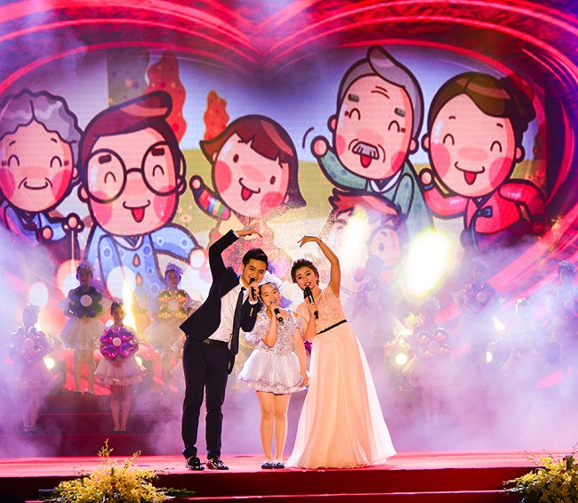 Tiết mục Văn nghệ của Chương trình về Chủ đề Gia đình Tiết mục Văn nghệ của Chương trình về Chủ đề Gia đình