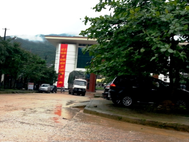 Cửa khẩu Bắc Phong Sinh nơi lực lượng chức năng kiểm tra hơn 30 xe siêu sang tạm nhập tái xuất.