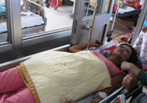 Chị Nhung - một trong 3 nạn nhân sống sót trong vụ tai nạn kinh hoàng ở Long An. Chị Nhung - một trong 3 nạn nhân sống sót trong vụ tai nạn kinh hoàng ở Long An.