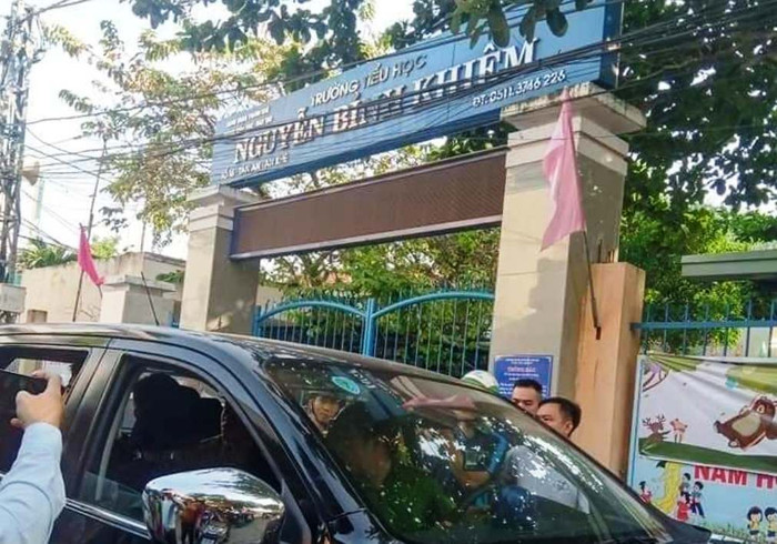Cơ quan công an bắt giữ đối tượng lẻn vào trường tiểu học lấy dây chuyền của học sinh.