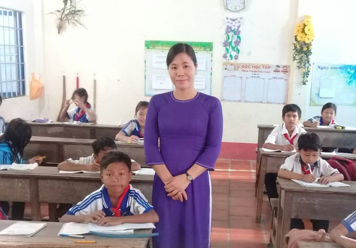 Cô giáo Trần Thị Lan Anh có hơn 20 năm dạy học nơi vùng sâu, vùng xa, vùng dân tộc (ảnh do nhân vật cung cấp).