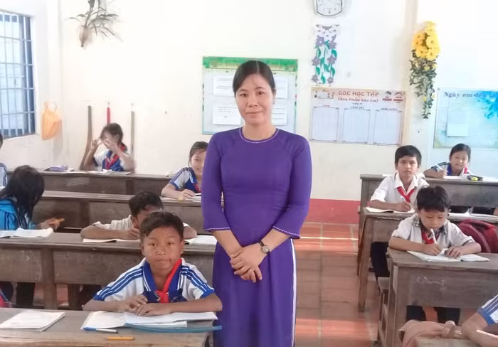 Cô giáo Trần Thị Lan Anh có hơn 20 năm dạy học nơi vùng sâu, vùng xa, vùng dân tộc (ảnh do nhân vật cung cấp).