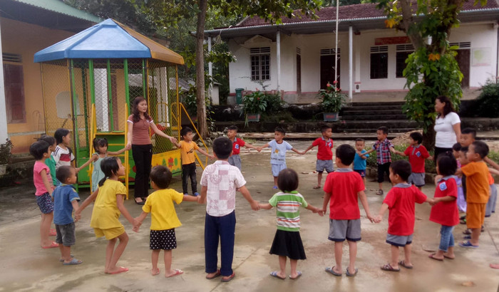 Nhìn cháu nào cũng sạch sẽ, gọn gàng để thấy công sức, tâm huyết, nổ lực của cô Thắm và đồng nghiệp hàng ngày (ảnh do nhân vật cung cấp). Nhìn cháu nào cũng sạch sẽ, gọn gàng để thấy công sức, tâm huyết, nổ lực của cô Thắm và đồng nghiệp hàng ngày (ảnh do nhân vật cung cấp).