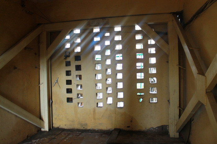 Khu vực chiếu nghỉ cầu thang đều phải gia cố khung thép.