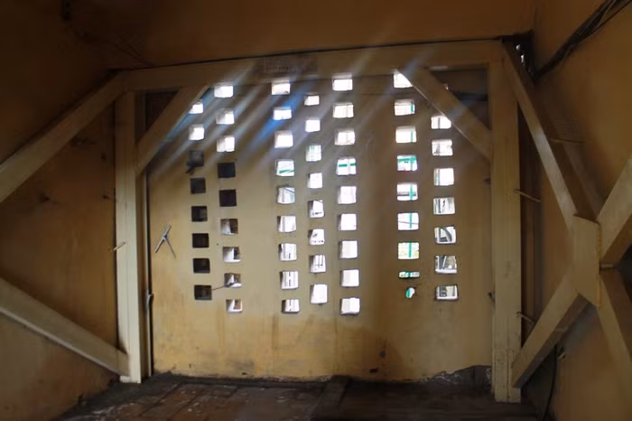 Khu vực chiếu nghỉ cầu thang đều phải gia cố khung thép.