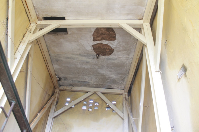 Bộ khung thép gia cố tại Nhà E6 khu tập thể Thành Công trở thành xương sống của tòa nhà, tuy nhiên đây chỉ là giải pháp tình thế.