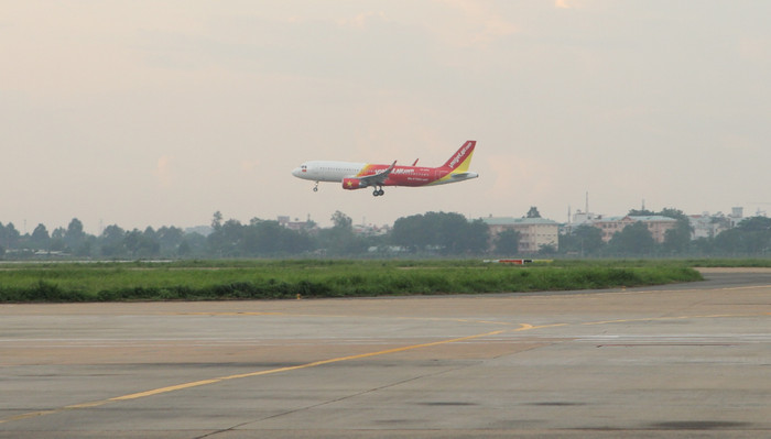 Chiếc Airbus A320 thứ 27 của Vietjet chuẩn bị hạ cánh xuống sân bay Tân Sơn Nhất.