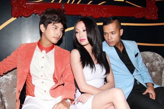 Bộ ba cùng khoe vẻ lạnh lùng Bộ ba cùng khoe vẻ lạnh lùng