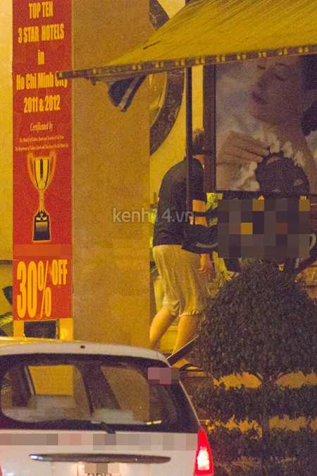 Sau đó, cả hai đã cùng đi vào khách sạn. Sau đó, cả hai đã cùng đi vào khách sạn.