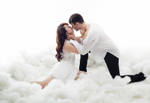 Hình ảnh “Mây” là ví von của cô gái với người yêu của mình: xuất hiện và lặng lẽ trôi đi, để lại tất cả kỷ niệm cho người ở lại…