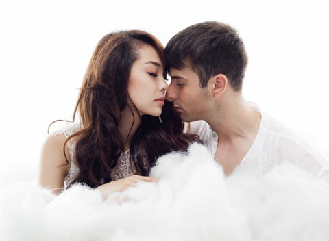 Nữ ca sĩ chia sẻ: “Đây là một kỷ niệm đẹp mà tôi sẽ không thể quên trong con đường hoạt động nghệ thuật của mình. Single này là một món quà mà tôi muốn tặng Antanas trước khi anh ấy về nước”.